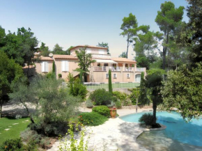Villa spacieuse avec piscine à Saint Maximin